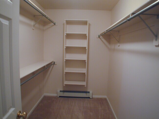 Building Photo - House For Lease