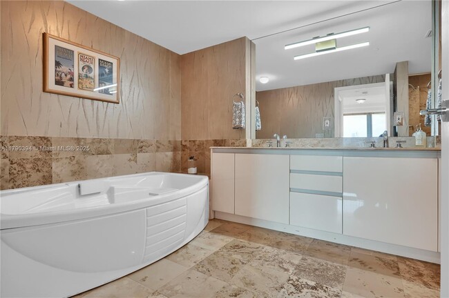 Building Photo - 1455 Ocean Dr