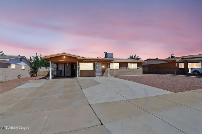 Building Photo - 5503 Salisbury Dr