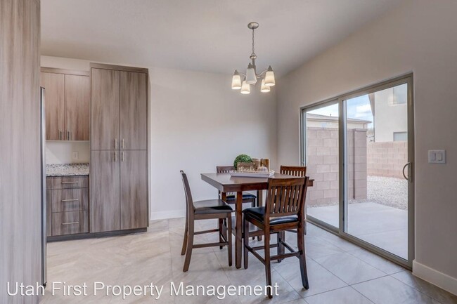 Building Photo - 3 br, 2.5 bath House - 1005 N Tortoise Roc...