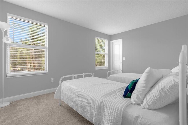 Building Photo - 2820 Smithfield Dr