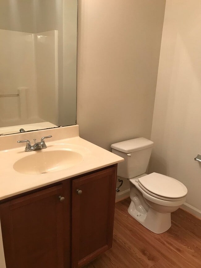 Building Photo - Bright & Inviting 2-Bedroom Condo in Prime...