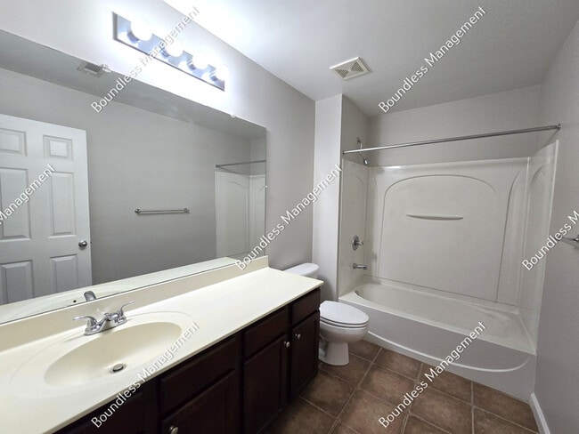 Building Photo - 2159 Somerset Pl SE