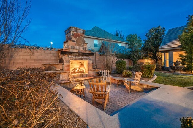 Building Photo - 340 Le Grande Cir