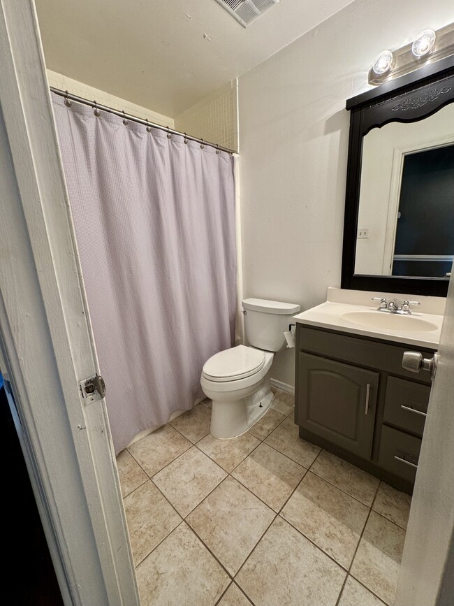 Building Photo - 1417 Goldfinch Ln