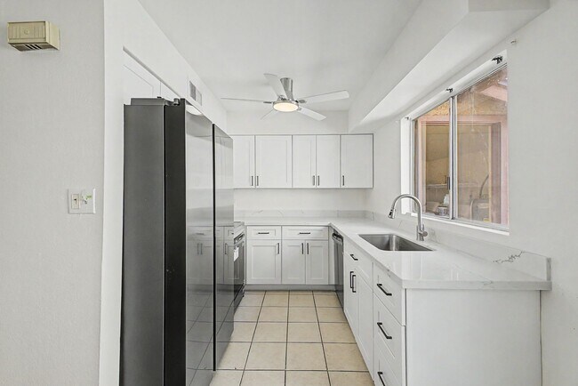 Building Photo - Remodeled 2 bedroom 2 bathroom