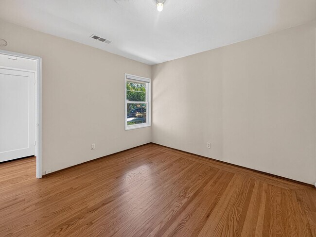 Building Photo - 3240 Hudson Ave
