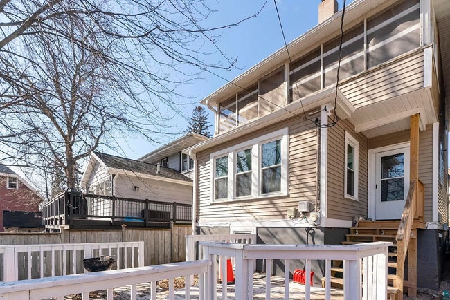 Building Photo - 2114 E 4th St