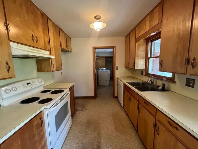Building Photo - Cute Home in Laporte