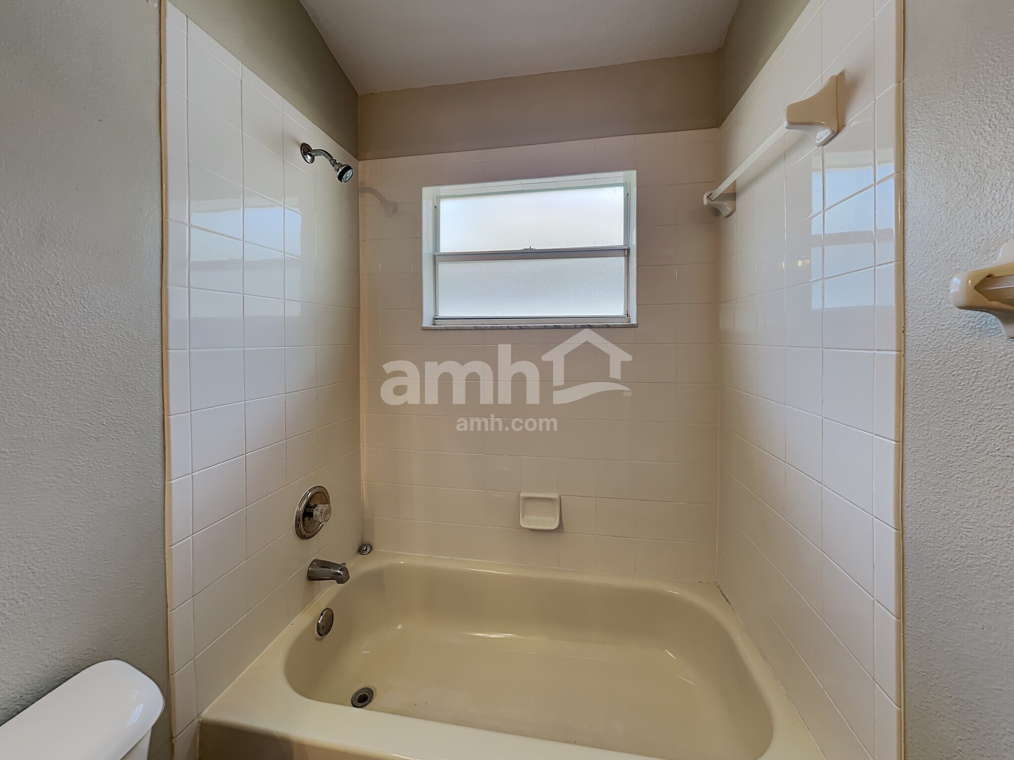 Building Photo - 7014 Monarch Park Dr