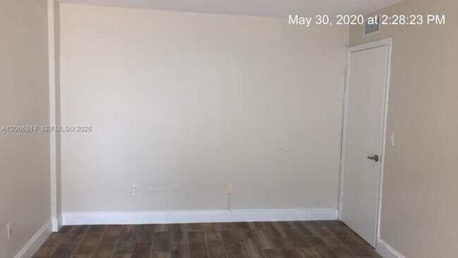 Building Photo - 1801 S Treasure Dr