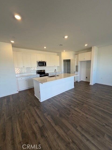 Building Photo - 9567 Silverstein Dr
