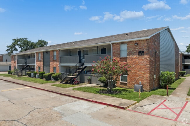 Building Photo - Brays Oaks Village