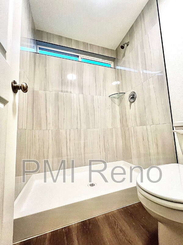 Building Photo - 812 Glen Molly Dr