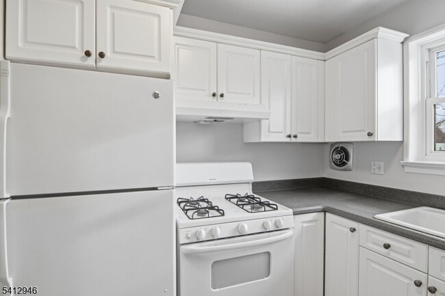 Building Photo - 741 Bloomfield Ave