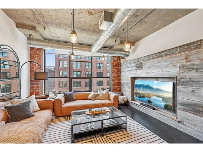 Building Photo - 718 N Washington Ave