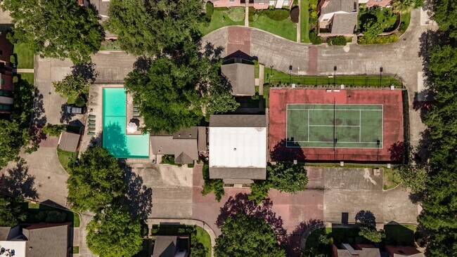 Building Photo - 7447 Cambridge St