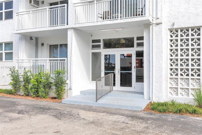 Building Photo - 200 S Birch Rd