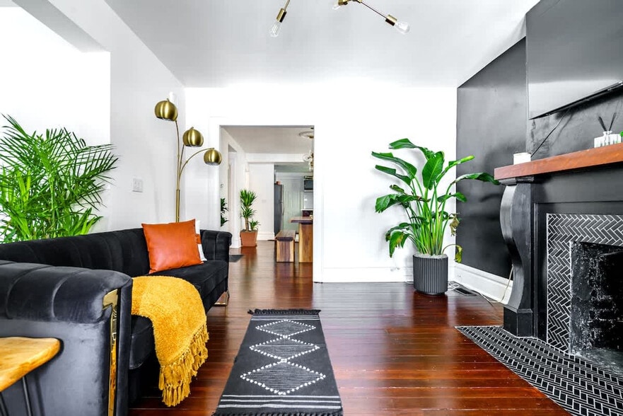 Primary Photo - 33 Lundy St