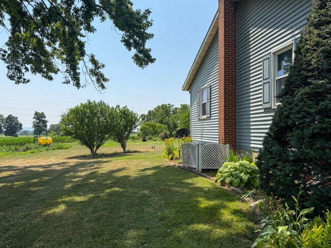 Building Photo - 213 Hahnstown Rd