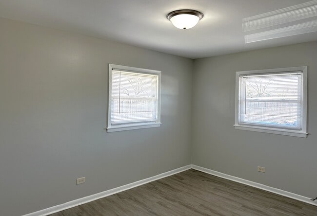 Building Photo - 9709 W Lorraine Dr