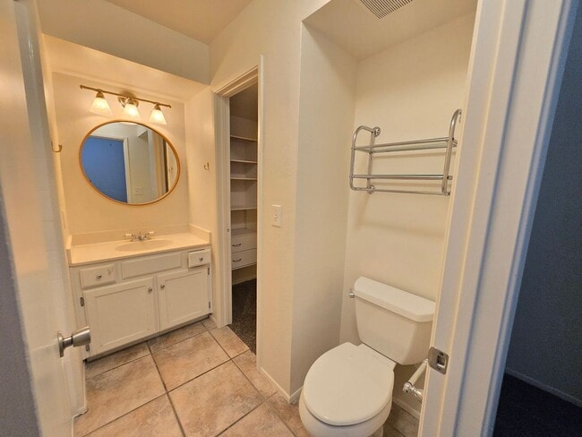 Building Photo - 3 Bedroom 2.5 Bathroom Sonoma Village Townhouse