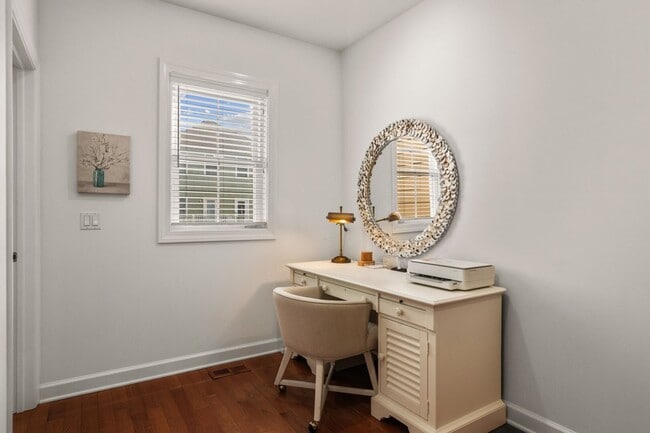 Building Photo - Furnished Pet-Friendly 30-Day Extended Stay Riverfront Condo