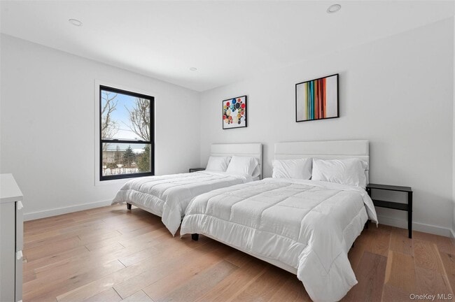 Building Photo - 10 Hampton St