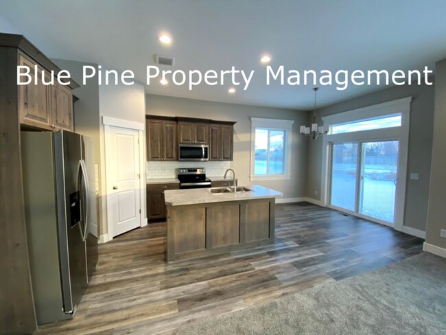 Building Photo - 1000 Sloane Wy