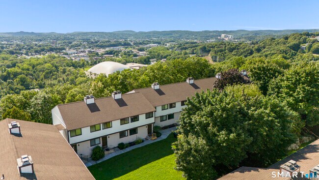 Building Photo - 27 Crows Nest Ln