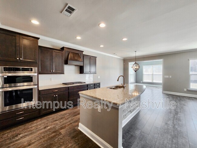 Building Photo - 1005 Maleventum Way