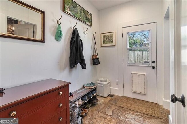 Building Photo - 623 Ansley St