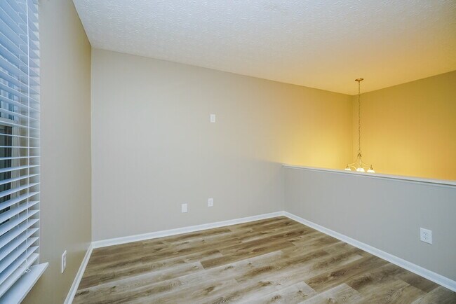 Building Photo - 1994 Ashburn Dr