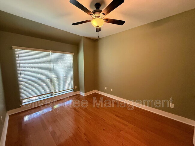 Building Photo - 3204 Wycliff Ave