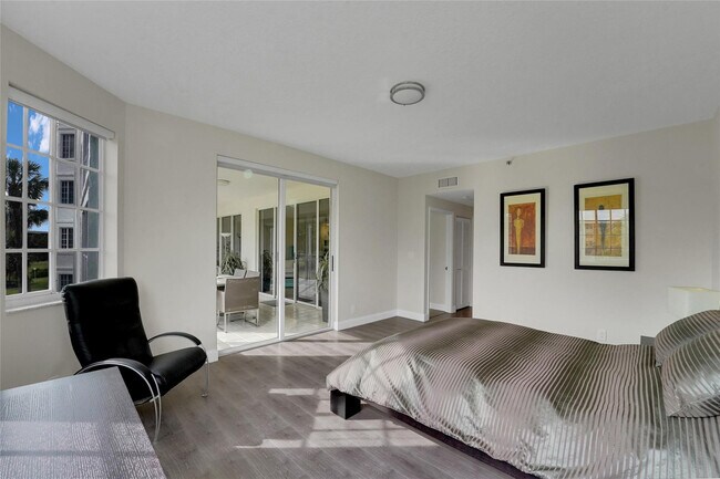 Building Photo - 4108 W Palm Aire Dr