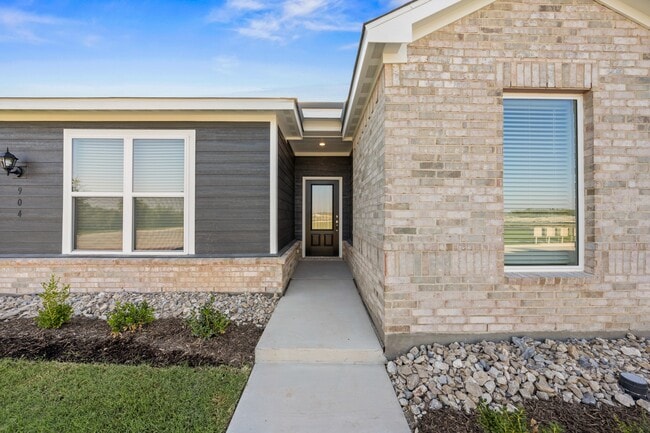 Building Photo - 1000 Camelia Grv Ct