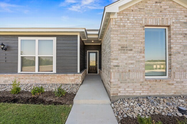 Building Photo - 1004 Camelia Grv Ct