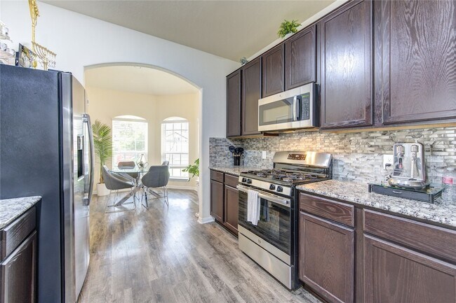 Building Photo - 3330 Madison Elm St