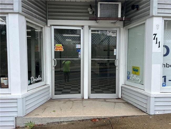 Primary Photo - 711 Providence St
