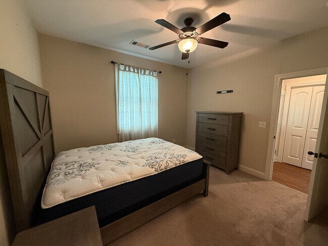 Building Photo - 3855 Academy Dr