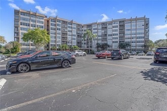 Building Photo - 1200 St Charles Pl