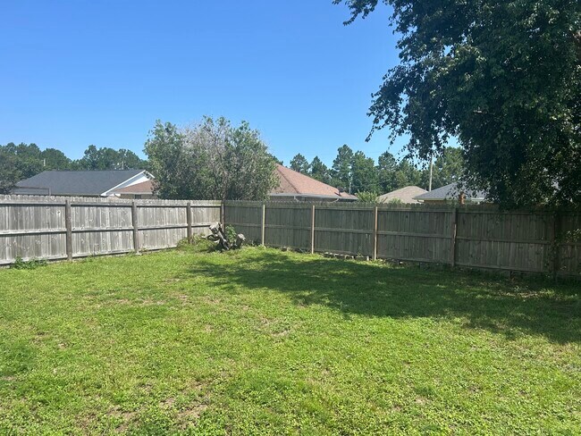 Building Photo - 4007 Lochmoor Dr