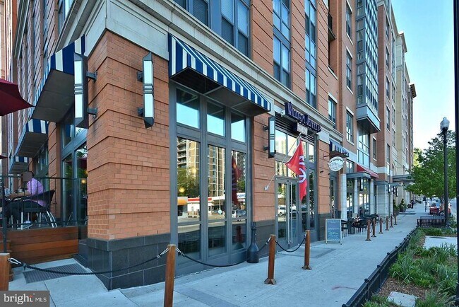 Building Photo - 1210 S Barton St