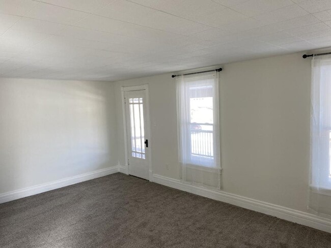 Building Photo - 210 Logan Blvd