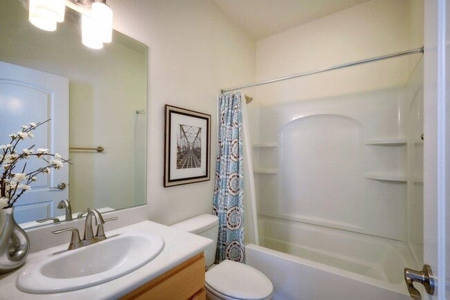 Building Photo - SAN JOSE - Well Maintained Tri-Level 2/2.5 Townhouse