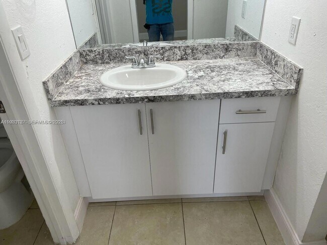 Building Photo - 1630 SW 4th St