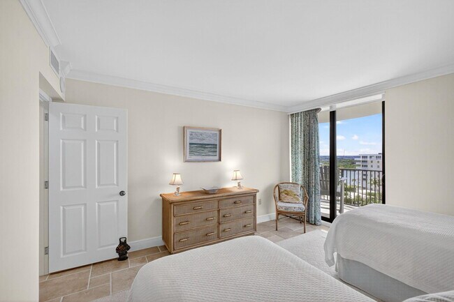 Building Photo - 400 S Beach Rd