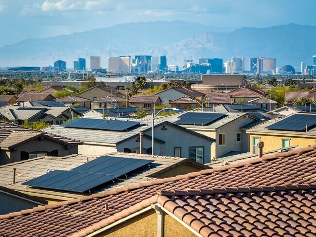Building Photo - Modern Henderson Townhome with Loft & Resort-Style Amenities