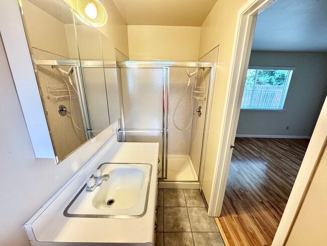 Building Photo - 604 Radcliffe Dr