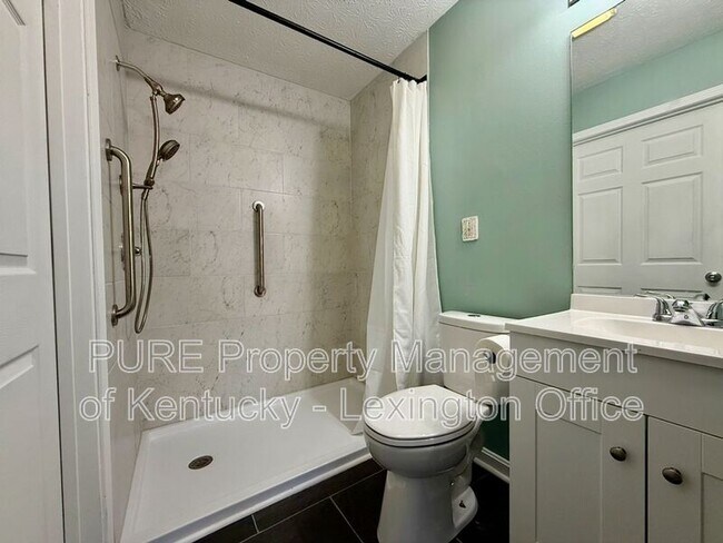 Building Photo - 222 Buffalo Trce